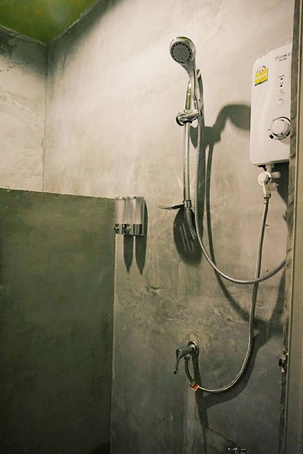 Staying Hostel กรุงเทพมหานคร ภายนอก รูปภาพ