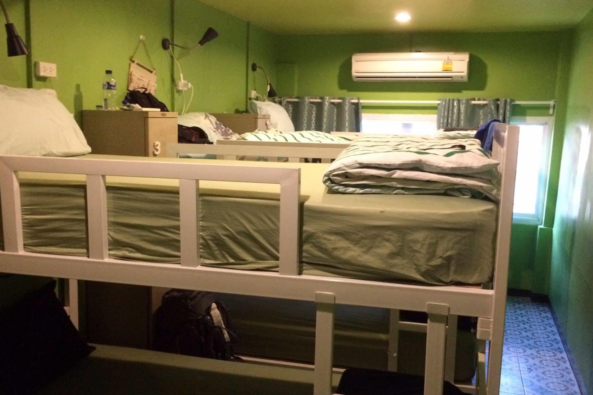 Staying Hostel กรุงเทพมหานคร ภายนอก รูปภาพ