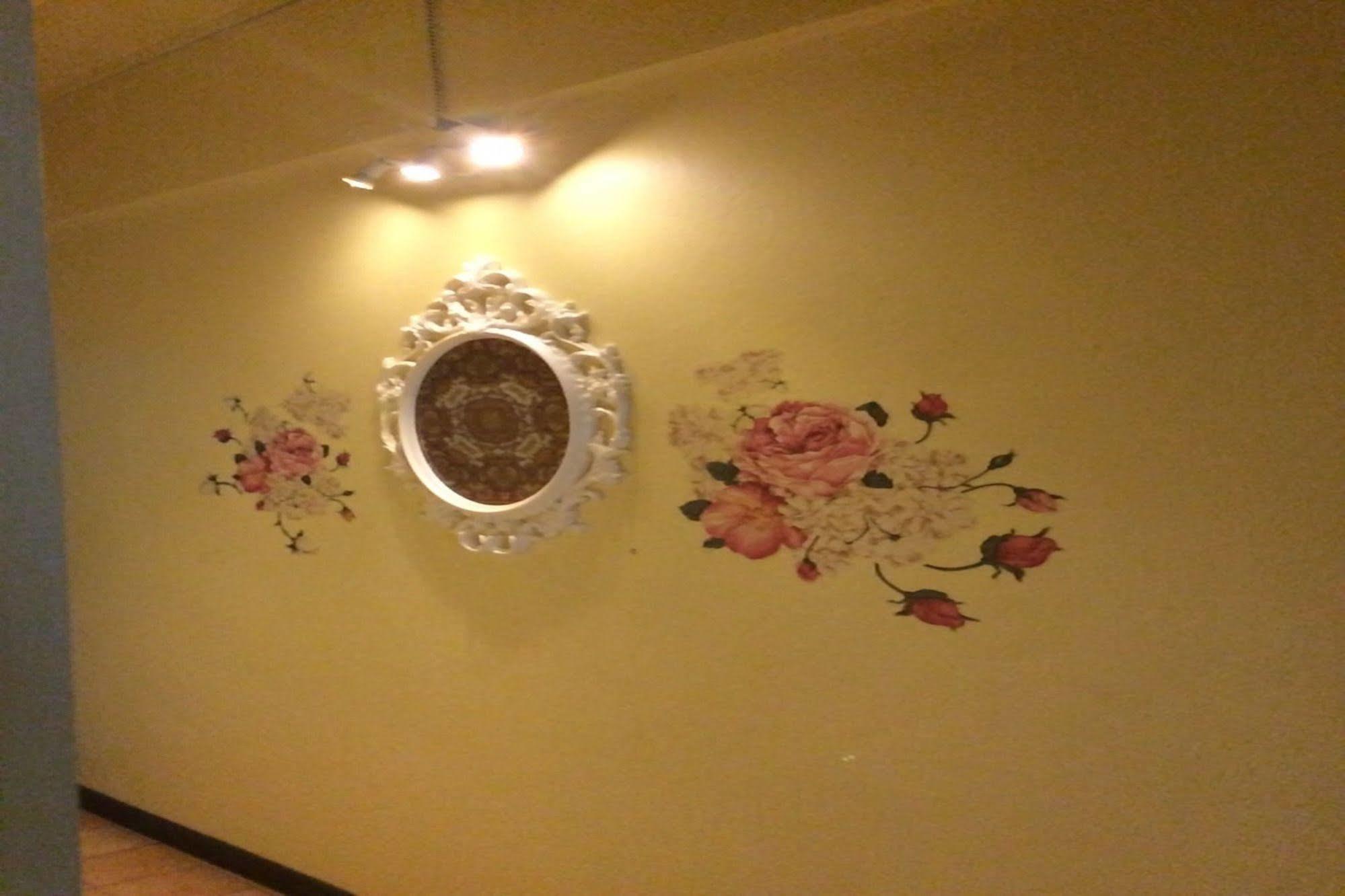 Staying Hostel กรุงเทพมหานคร ภายนอก รูปภาพ