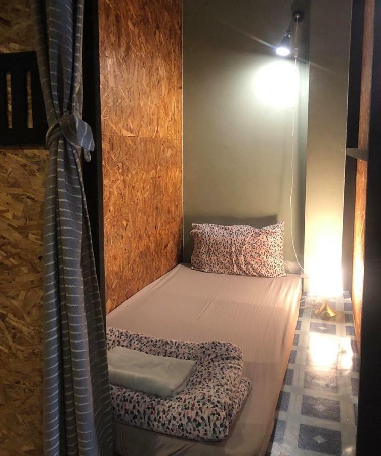Staying Hostel กรุงเทพมหานคร ภายนอก รูปภาพ